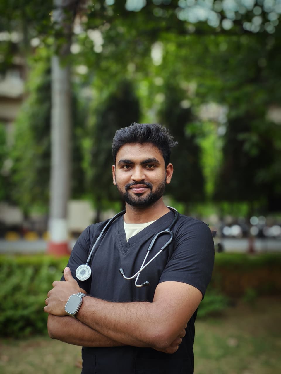 Community volunteers distributing food